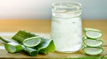 من غير لف ودوران شعرك هايبقا حرير بمكون كلنا بنرميه حطى جل الصبار على جوز الهند وشوفي النتيجة